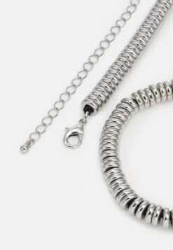 Pier One SET - Halskette - Silver-coloured 9 Pier One SET - Halskette - Silver-coloured -Pier One Verkaufsgeschäft 024f5214d8db4f7d83effab42f3b21d6