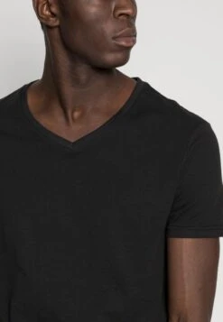 Pier One 5 PACK - T-Shirt Basic - White/blue/black 13 Pier One 5 PACK - T-Shirt Basic - White/blue/black -Pier One Verkaufsgeschäft 04339dc8a41b4f87892bcf5988fa14bc