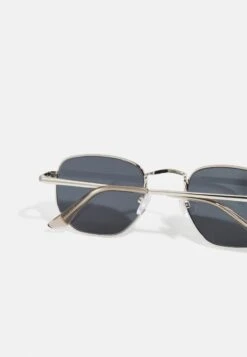Pier One UNISEX - Sonnenbrille - Black/silver-coloured -Pier One Verkaufsgeschäft 06c498a2265d448890c198237327d2e3