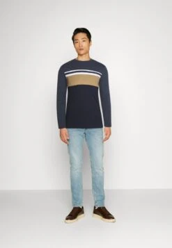 Pier One Verkaufsgeschäft -Pier One Verkaufsgeschäft 1e868dfd9bb14e278e9fe93916ed66f2