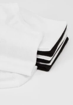 Pier One 7 PACK - Socken - White/black 10 Pier One 7 PACK - Socken - White/black -Pier One Verkaufsgeschäft 2c69c9ae8f494ad1b40f2ced9f1674eb