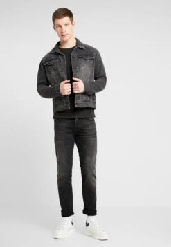 Pier One Langarmshirt - Black -Pier One Verkaufsgeschäft 3224143e8b824aaeb15537c456bbb542