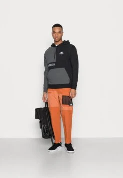 Pier One UNISEX - Tagesrucksack - Black -Pier One Verkaufsgeschäft 323468b1691d48c69c1792fc80ef088e