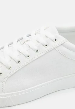 Pier One UNISEX - Sneaker Low - White -Pier One Verkaufsgeschäft 35d243ea00584983a50a2a7564cd5439