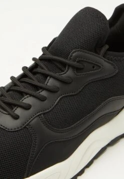 Pier One UNISEX - Sneaker Low - Black/white 13 Pier One UNISEX - Sneaker Low - Black/white -Pier One Verkaufsgeschäft 383be7e17d7b4e6fb1f7aa6c378ae4ea