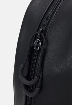 Pier One Tagesrucksack - Black 12 Pier One Tagesrucksack - Black -Pier One Verkaufsgeschäft 48f698003c0140bea0fd0ca3ad12d1f0