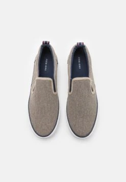 Pier One UNISEX - Sneaker Low - Taupe -Pier One Verkaufsgeschäft 4bfc3dea16e84e949402e19f285476a8