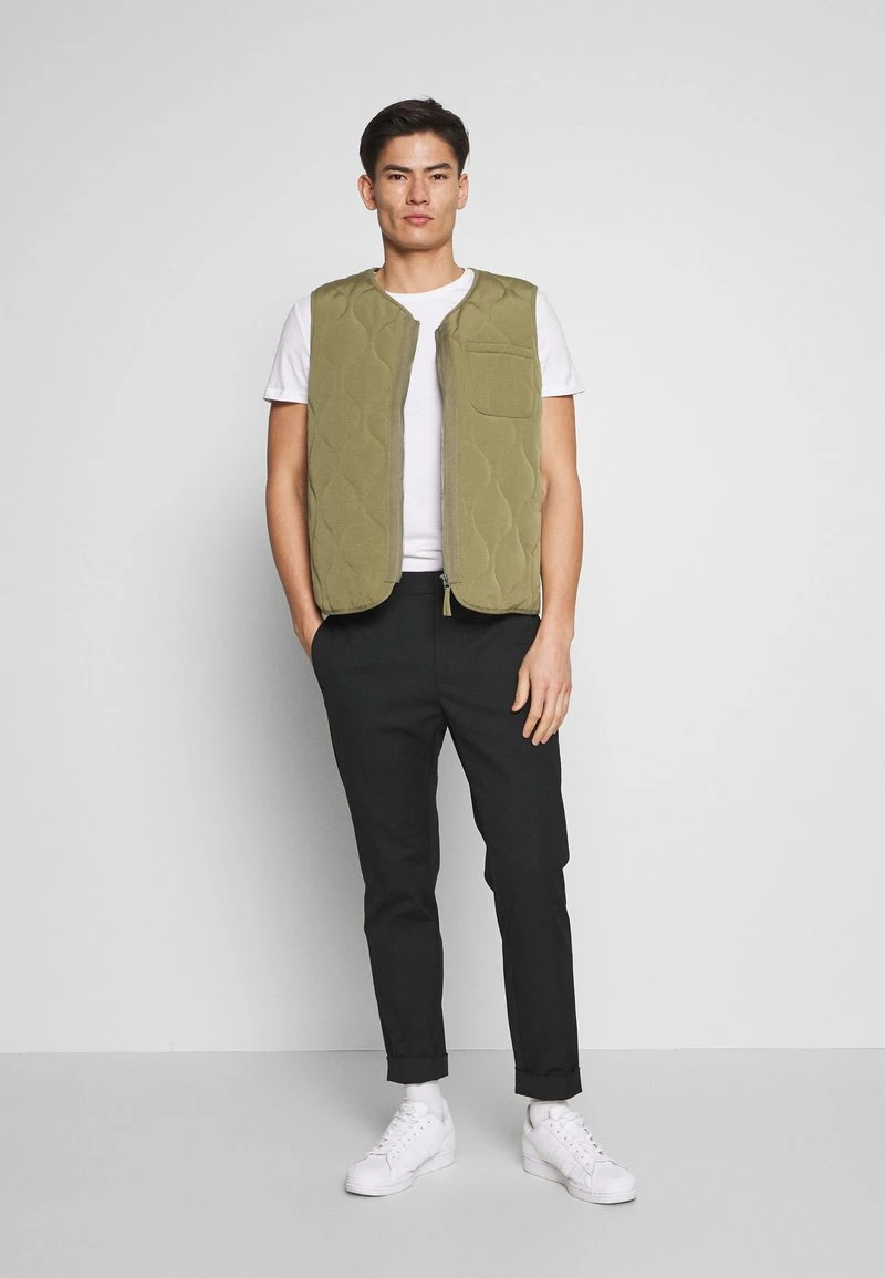 Pier One 5 PACK - T-Shirt Basic - Olive/ White/ Navy /yellow /black 3 Pier One 5 PACK - T-Shirt Basic - Olive/ White/ Navy /yellow /black