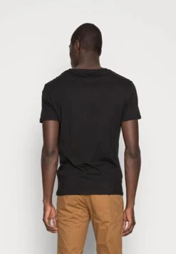 Pier One 5 PACK - T-Shirt Basic - White/blue/black 11 Pier One 5 PACK - T-Shirt Basic - White/blue/black -Pier One Verkaufsgeschäft 577e250ad0624377b57eabcac8149891