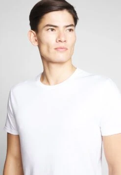 Pier One 2 PACK - T-Shirt Basic - White/dark Blue 12 Pier One 2 PACK - T-Shirt Basic - White/dark Blue -Pier One Verkaufsgeschäft 5d6a04d994e343d2903cc2c1666bad4b