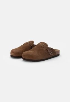 Pier One LEATHER UNISEX - Clogs - Brown -Pier One Verkaufsgeschäft 70548fbed8c24857a62d1e339ac713fc