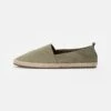 Pier One RENA ESPADRILLE UNISEX - Espadrille - Olive -Pier One Verkaufsgeschäft 72c058eac6254d3ca7dfcd64895f6fd7