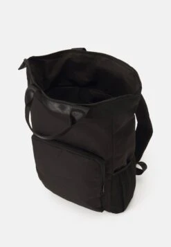 Pier One UNISEX - Tagesrucksack - Black -Pier One Verkaufsgeschäft 944484f7664440f7979932799213ef04