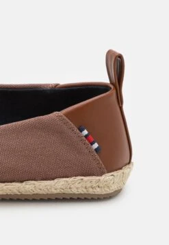 Pier One UNISEX - Espadrille - Brown -Pier One Verkaufsgeschäft 9a52ce945a2849ed8945c8f267c0bb52