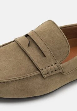 Pier One UNISEX - Mokassin - Olive -Pier One Verkaufsgeschäft b83ce5023459458684cd77d6054024cf