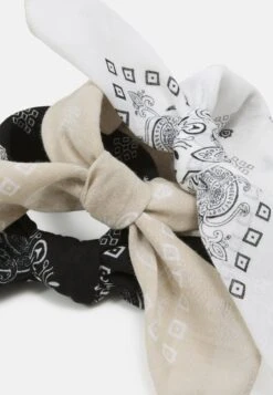 Pier One BANDANA UNISEX 3 PACK - Tuch - Black/white/beige -Pier One Verkaufsgeschäft c2ede95d3e4443e6ac8cd75fce932acc