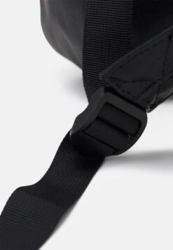 Pier One Tagesrucksack - Black 11 Pier One Tagesrucksack - Black -Pier One Verkaufsgeschäft c3c19a965cd749d685f581c9c42d093a