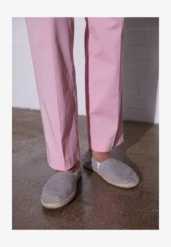 Pier One RENA ESPADRILLE UNISEX - Espadrille - White/blue 10 Pier One RENA ESPADRILLE UNISEX - Espadrille - White/blue -Pier One Verkaufsgeschäft c6887bca85d14b55a70a8c6745c09b3d