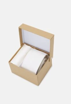 Pier One SET - Einstecktuch - White 10 Pier One SET - Einstecktuch - White -Pier One Verkaufsgeschäft cc5c1369efc3414f9ad0b2848d35ffe7