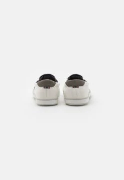 Pier One UNISEX - Sneaker Low - White 10 Pier One UNISEX - Sneaker Low - White -Pier One Verkaufsgeschäft cf34d9dbe69a473aaa5eca5fc31ebf3c