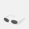 Pier One UNISEX - Sonnenbrille - White -Pier One Verkaufsgeschäft cf9f7dd8af1e4aef90e1613cbf15efdf