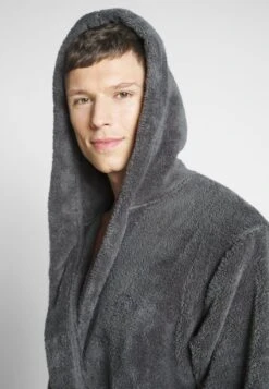 Pier One Bademantel - Dark Gray 11 Pier One Bademantel - Dark Gray -Pier One Verkaufsgeschäft d8bc46bac8fa44929b190c5532f01c02