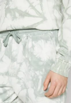 Pier One Shorts - Green -Pier One Verkaufsgeschäft ddfcbbe17eeb496298c7947389116599