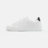 Pier One UNISEX - Sneaker Low - White 2 Pier One UNISEX - Sneaker Low - White -Pier One Verkaufsgeschäft e65abd750c88442fa93e43bc123d1585
