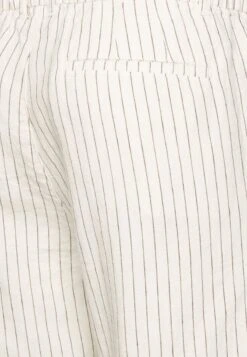 Pier One LINEN BLEND DRAWCORD SHORTS - Shorts - Off-white -Pier One Verkaufsgeschäft f49c7de0cfa048f4bc002dc26d1abcb2