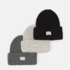 Pier One UNISEX 3 PACK - Mütze - Black/dark Grey/off-white -Pier One Verkaufsgeschäft f7e664873d7a4e8981097777ebd53a69 2