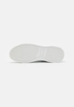 Pier One UNISEX - Sneaker Low - White 12 Pier One UNISEX - Sneaker Low - White -Pier One Verkaufsgeschäft f8e8249702ff4ae595b1f702a4c7b8c5