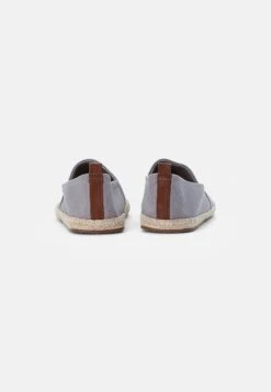 Pier One RENA ESPADRILLE UNISEX - Espadrille - Light Grey -Pier One Verkaufsgeschäft fe23b761b30844ac92e7eccfef327beb