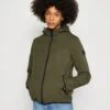 Pier One Regenjacke / Wasserabweisende Jacke - Olive 2 Pier One Regenjacke / Wasserabweisende Jacke - Olive -Pier One Verkaufsgeschäft fe480f914e9c4189ab8273cc70688356